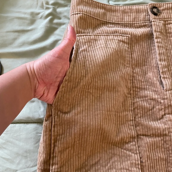 Tan corduroy skirt - Picture 3 of 9